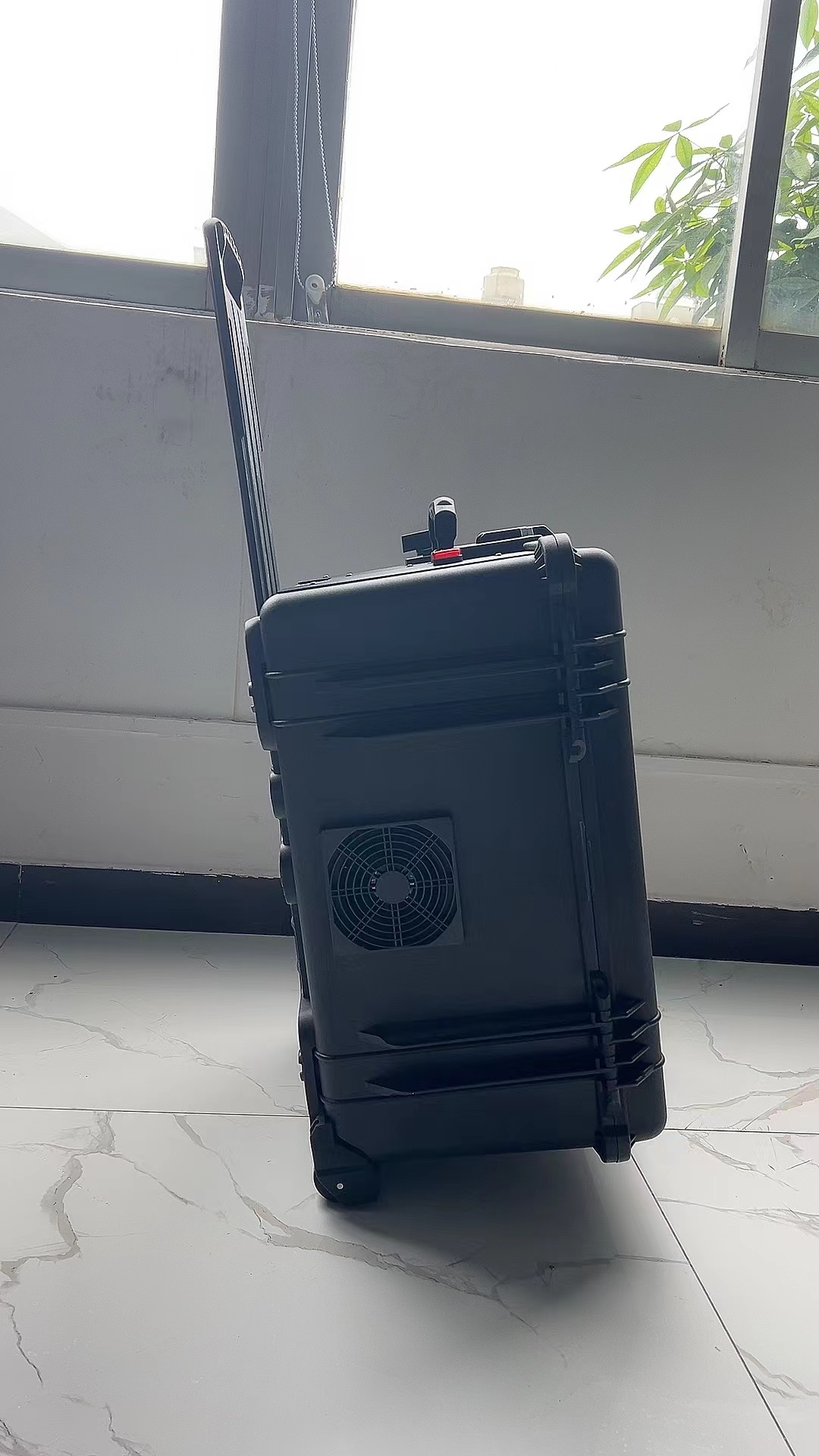 灞桥手拉箱型移动通信干扰器